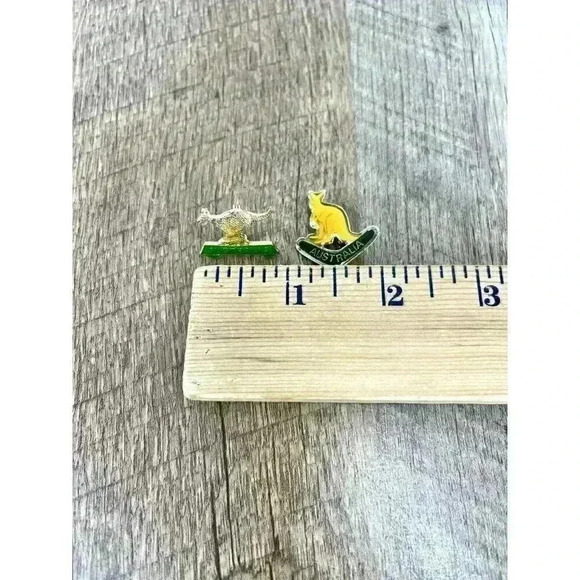 Lot Of 2 Australia Kangaroo Boomerang Vintage Souvenir Lapel Pin Gold Tone/Green - Picture 3 of 5